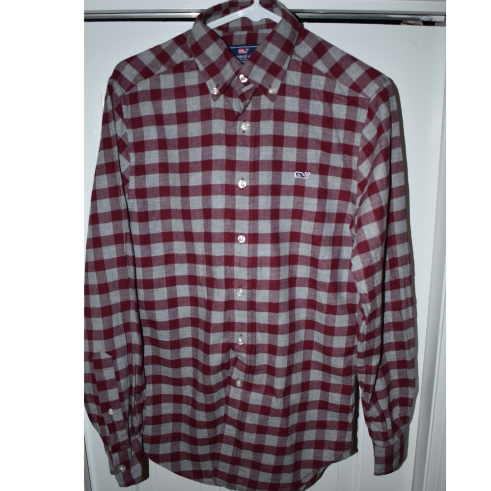 Men’s Vineyard Vines button down shirt